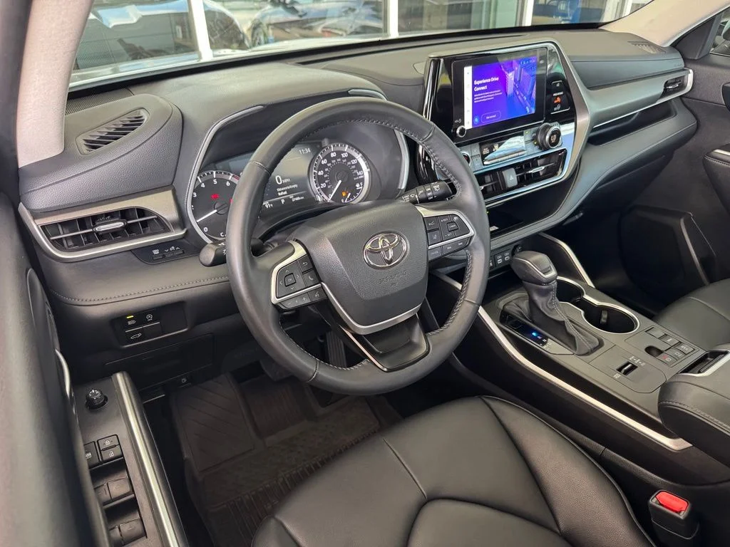 Used 2024 Silver Toyota XLE image 3