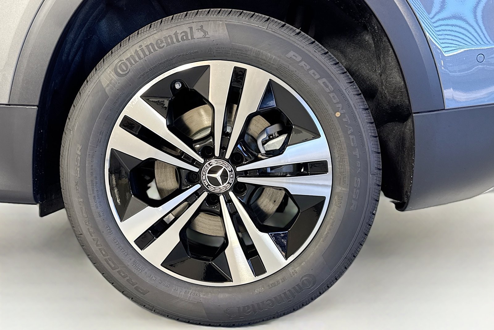 New 2026 Mountain Grey Metallic Mercedes-Benz GLB 250 image 10