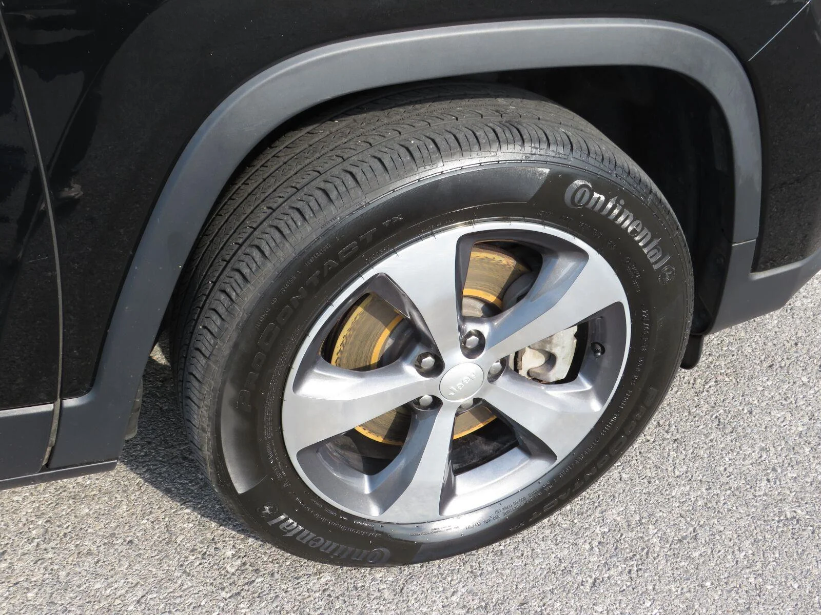 Used 2019 Diamond Black Cry Jeep Limited image 11