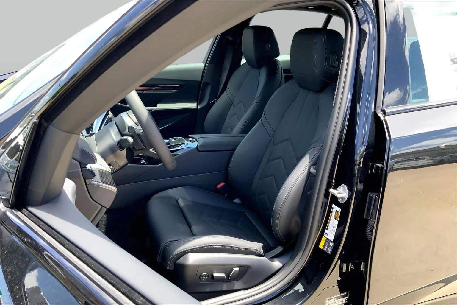 New 2026 Black Sapphire Metallic BMW 550e xDrive image 9