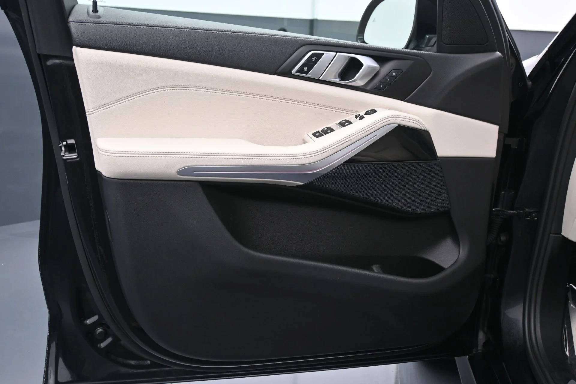 Used 2022 Black Sapphire Metallic BMW xDrive40i image 19