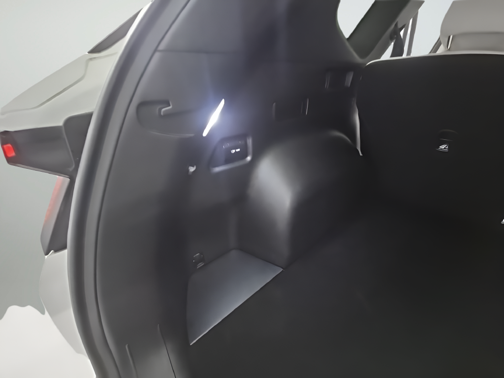 Used 2025 White Hyundai SEL image 19