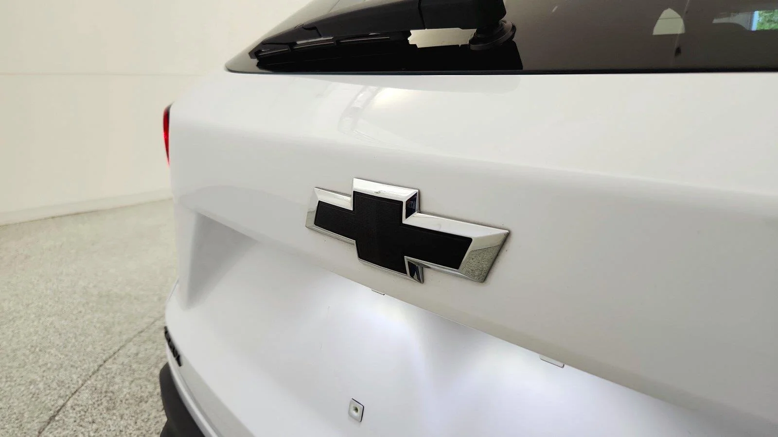 Used 2024 Summit White Chevrolet 1RS image 33