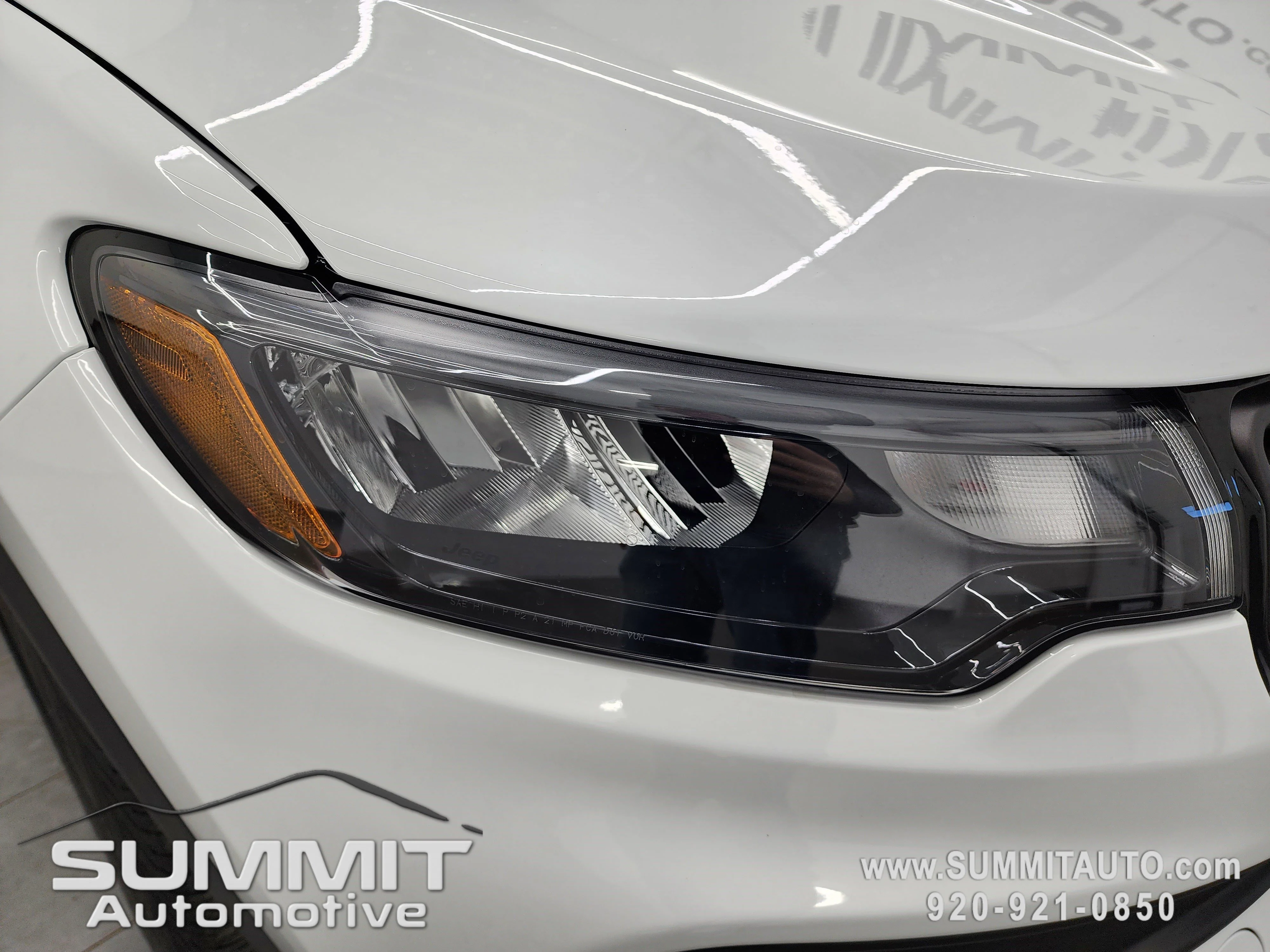 New 2026 Bright White Clear-Coat Exterior Paint Jeep Latitude image 24