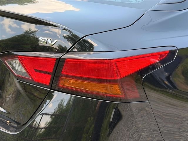 Used 2019 Black Nissan 2.5 SV image 18