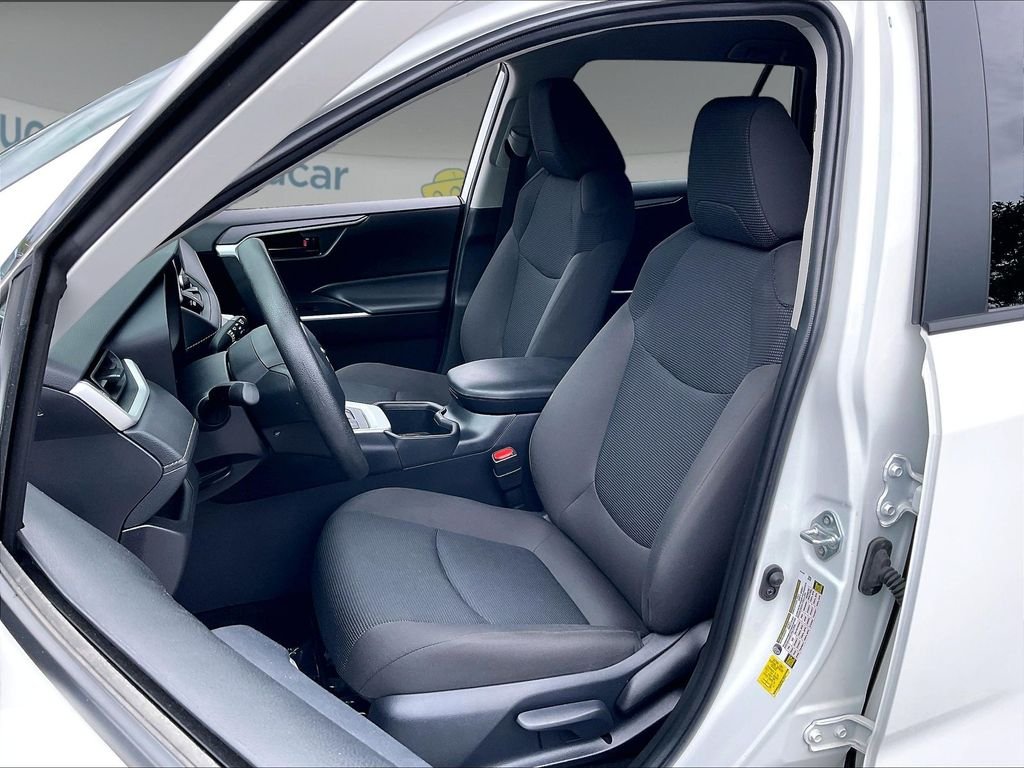 Used 2025 Ice Toyota LE image 9