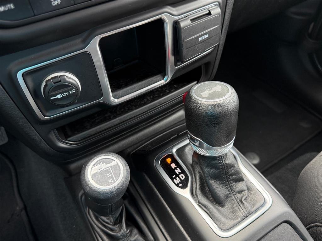 Used 2022 GRAY Jeep Sport image 16
