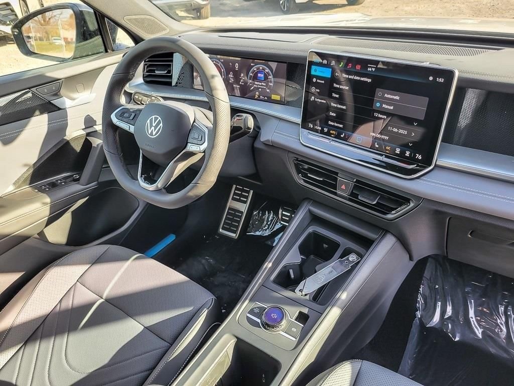 New 2026 Deep Black Pearl Volkswagen 2.0T SE R-Line Black image 18