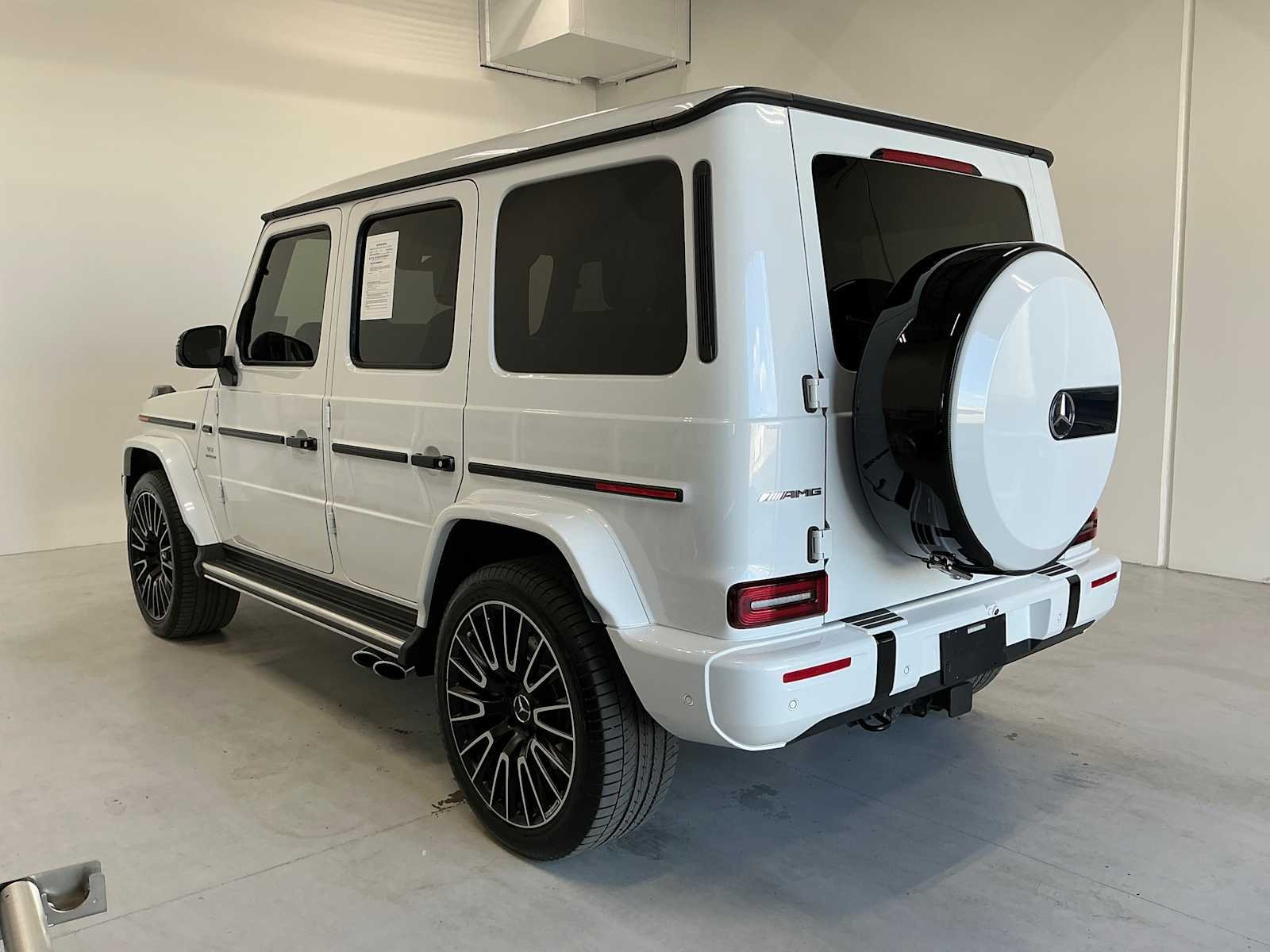 Certified Used 2025 MANUFAKTUR Moonlight White Metallic Mercedes-Benz AMG® G 63 image 6