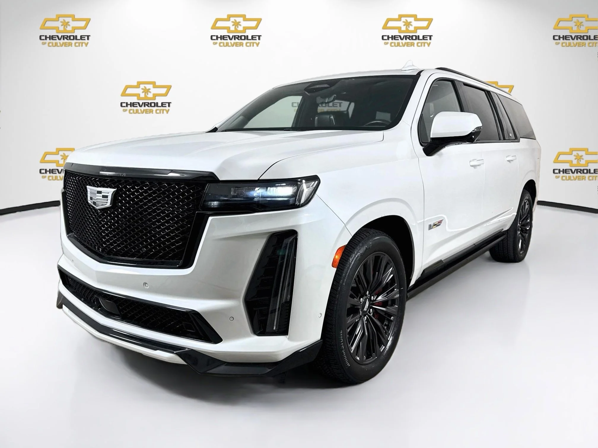 Used 2023 Crystal White Tricoat Cadillac Escalade ESV-V image 3