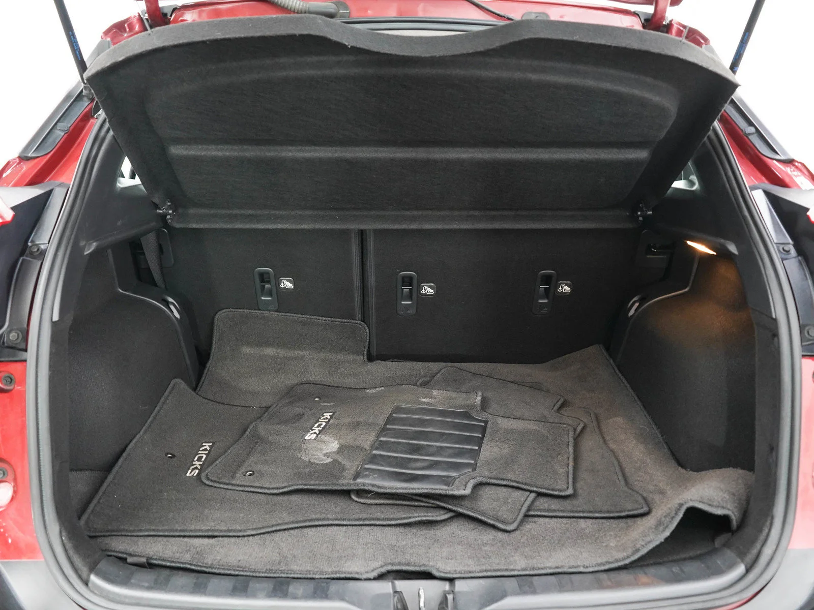 Used 2019 Cayenne Red Metallic Nissan SR image 9