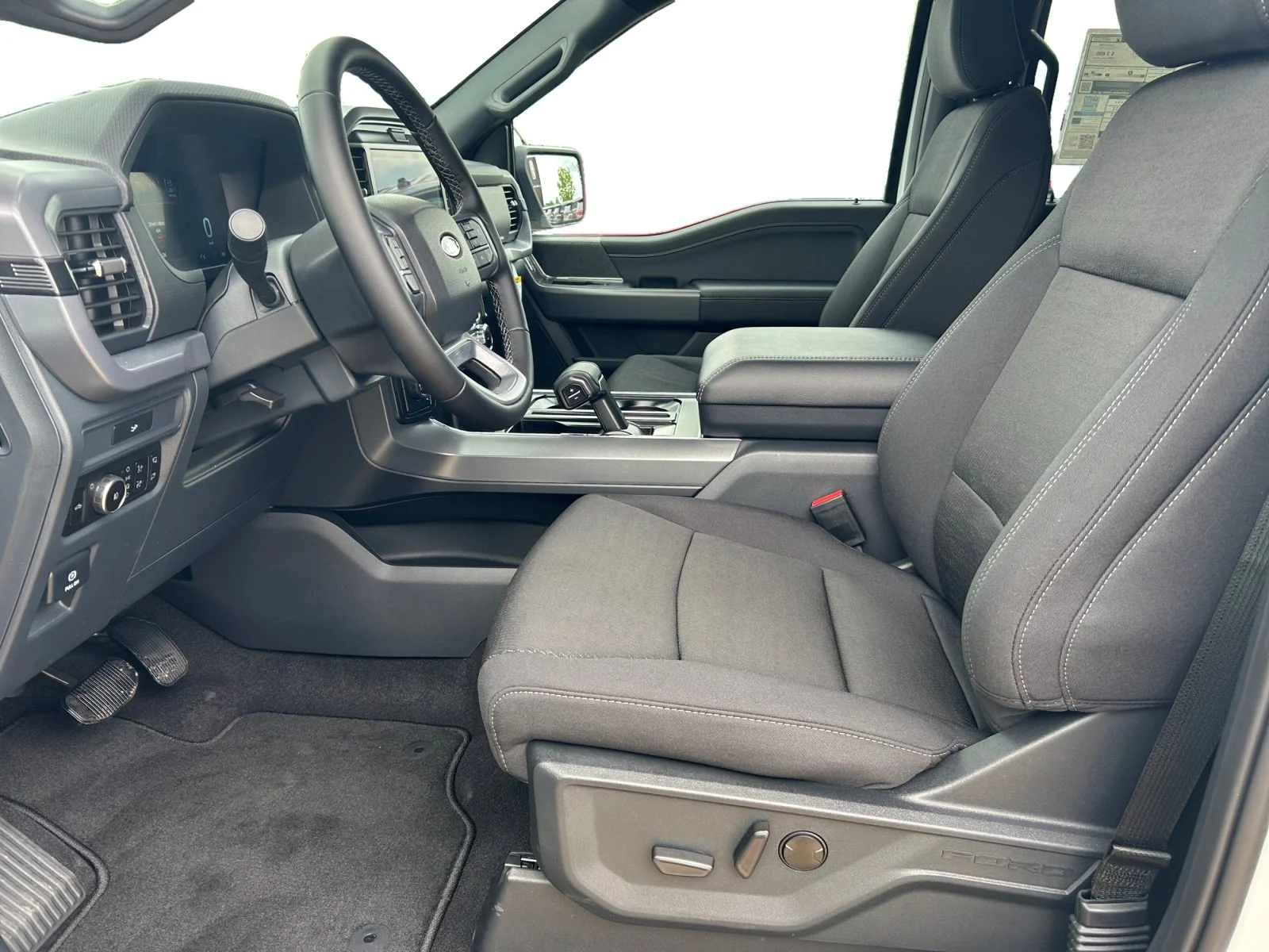 New 2026 Oxford White Ford XLT image 14