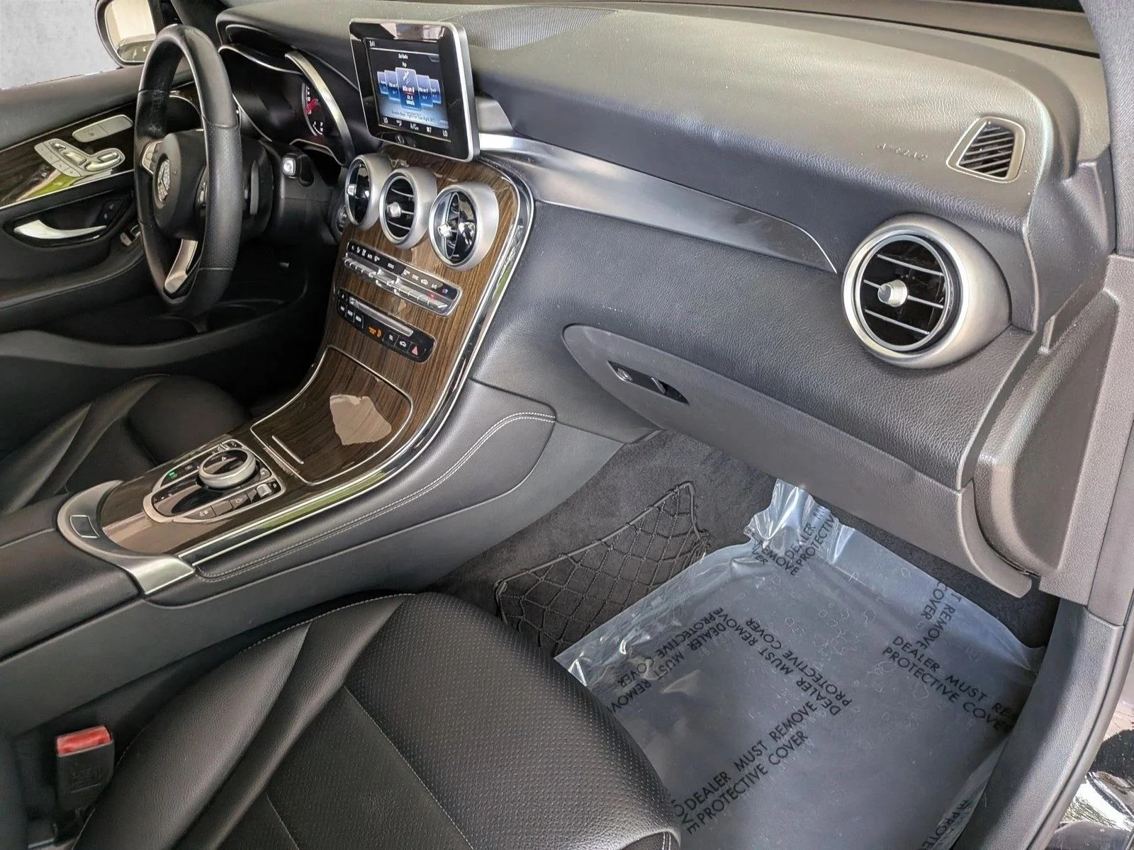 Used 2017 Black Mercedes-Benz GLC 300 image 21