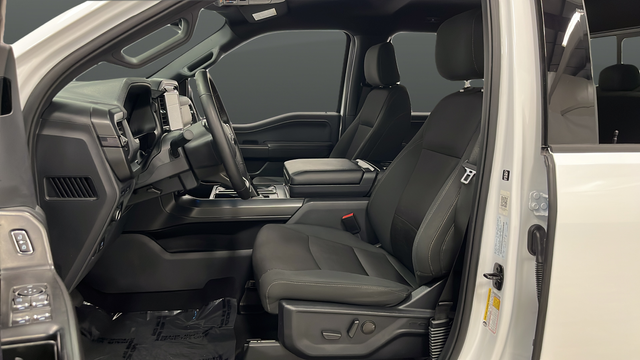 Used 2024 Oxford White Ford XLT image 9
