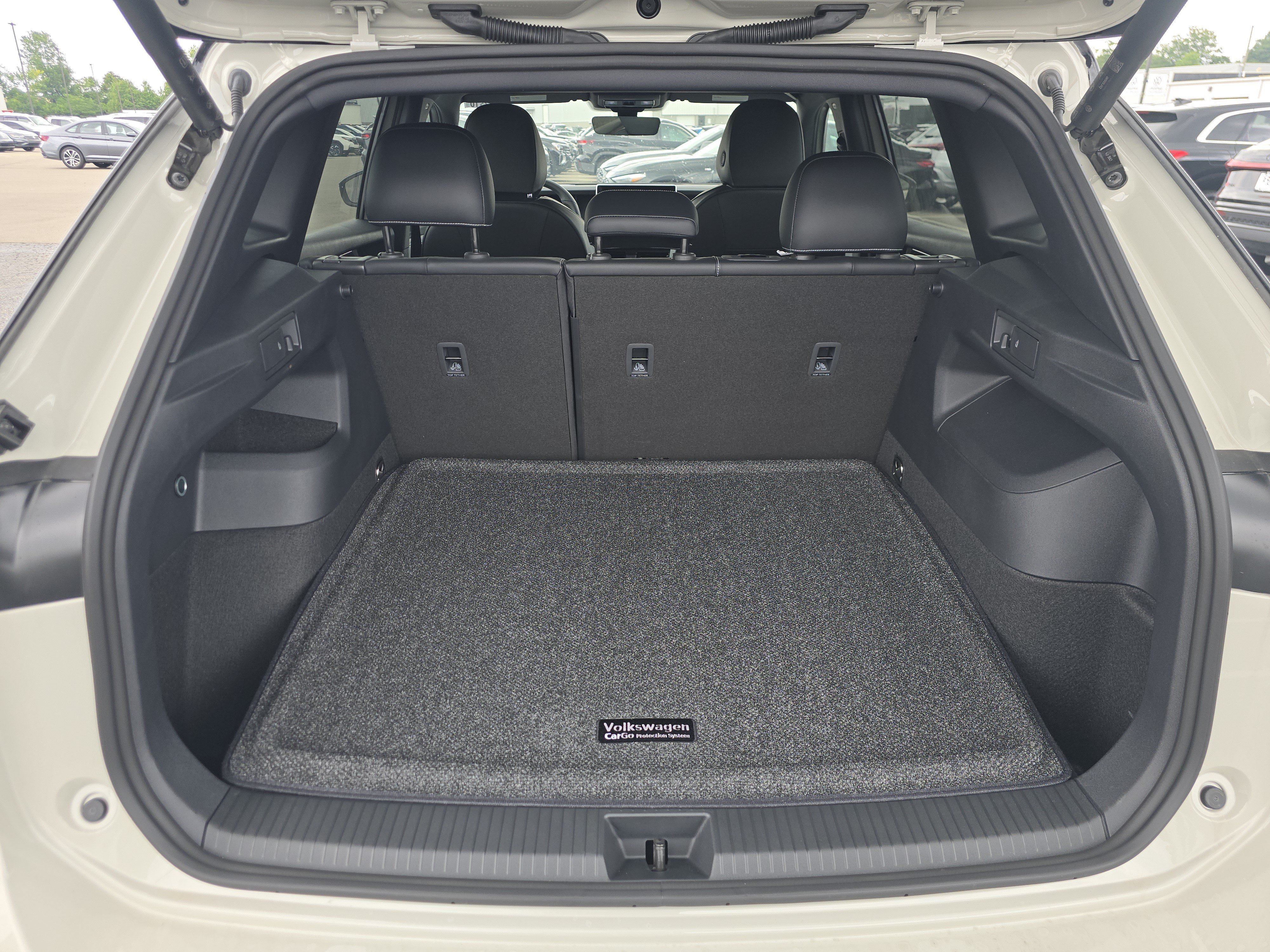 New 2026 Sandstone w/Deep Black Roof Volkswagen SE R-Line Black image 16