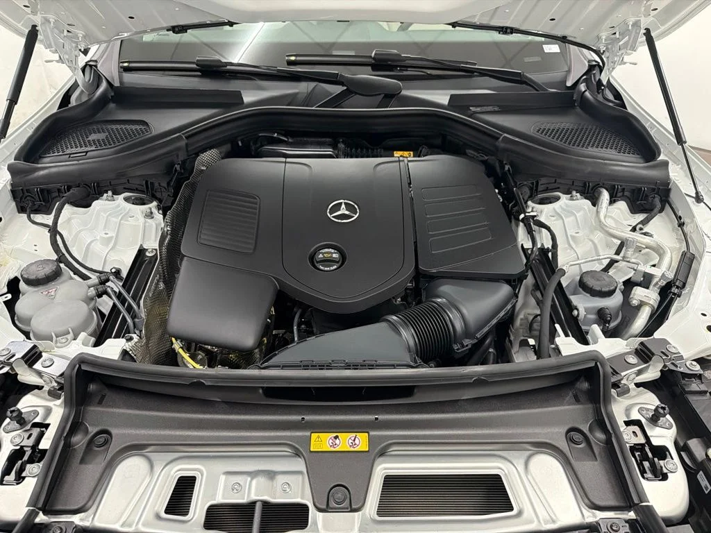 New 2027 White Mercedes-Benz GLC 300 image 33