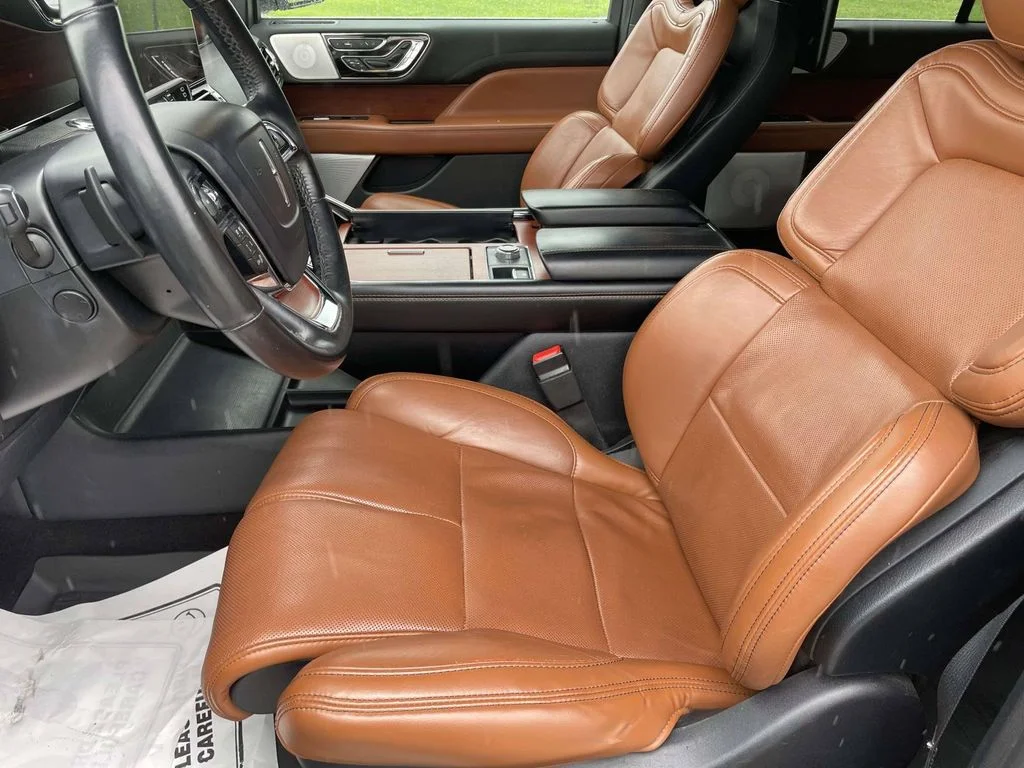 Used 2020 White Lincoln Reserve image 13