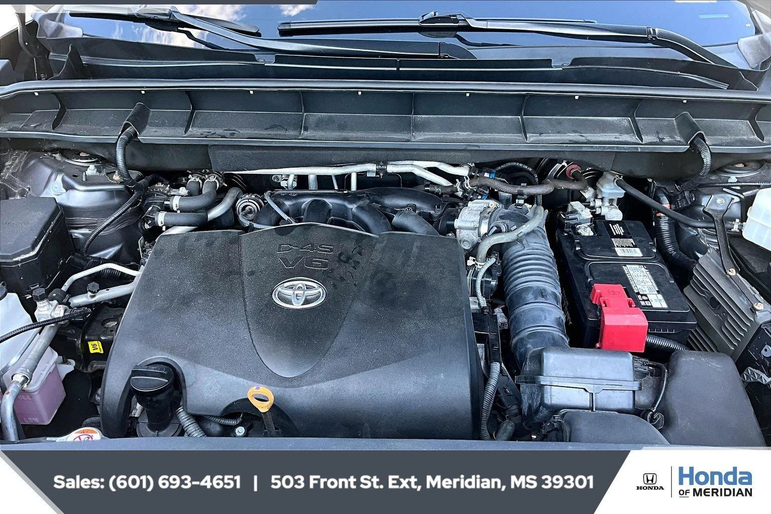 Used 2021 Magnetic Gray Metallic Toyota XLE image 8