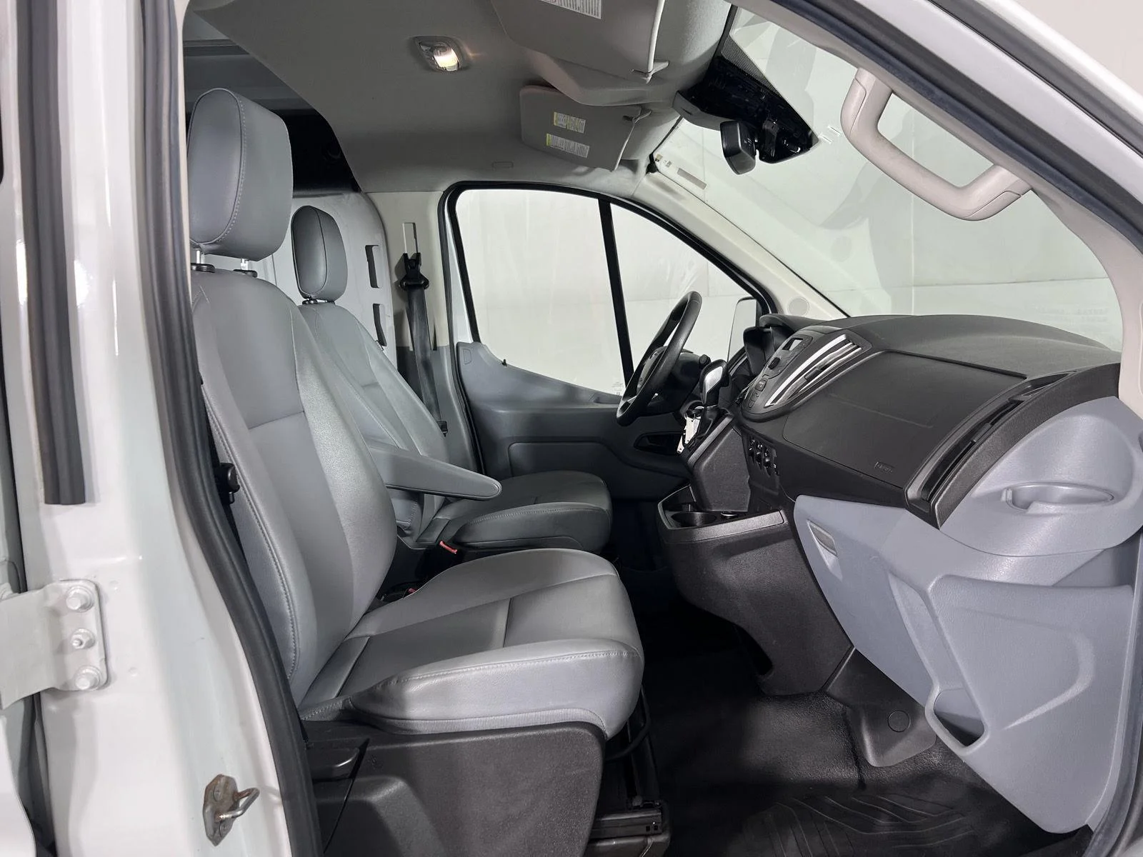 Used 2016 Wh Ford  image 8