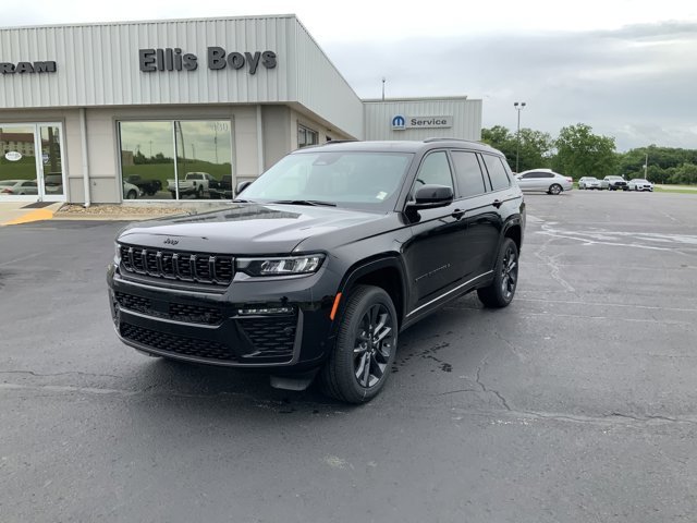 2026 Jeep Grand Cherokee L Limited Reserve 4x4's photo