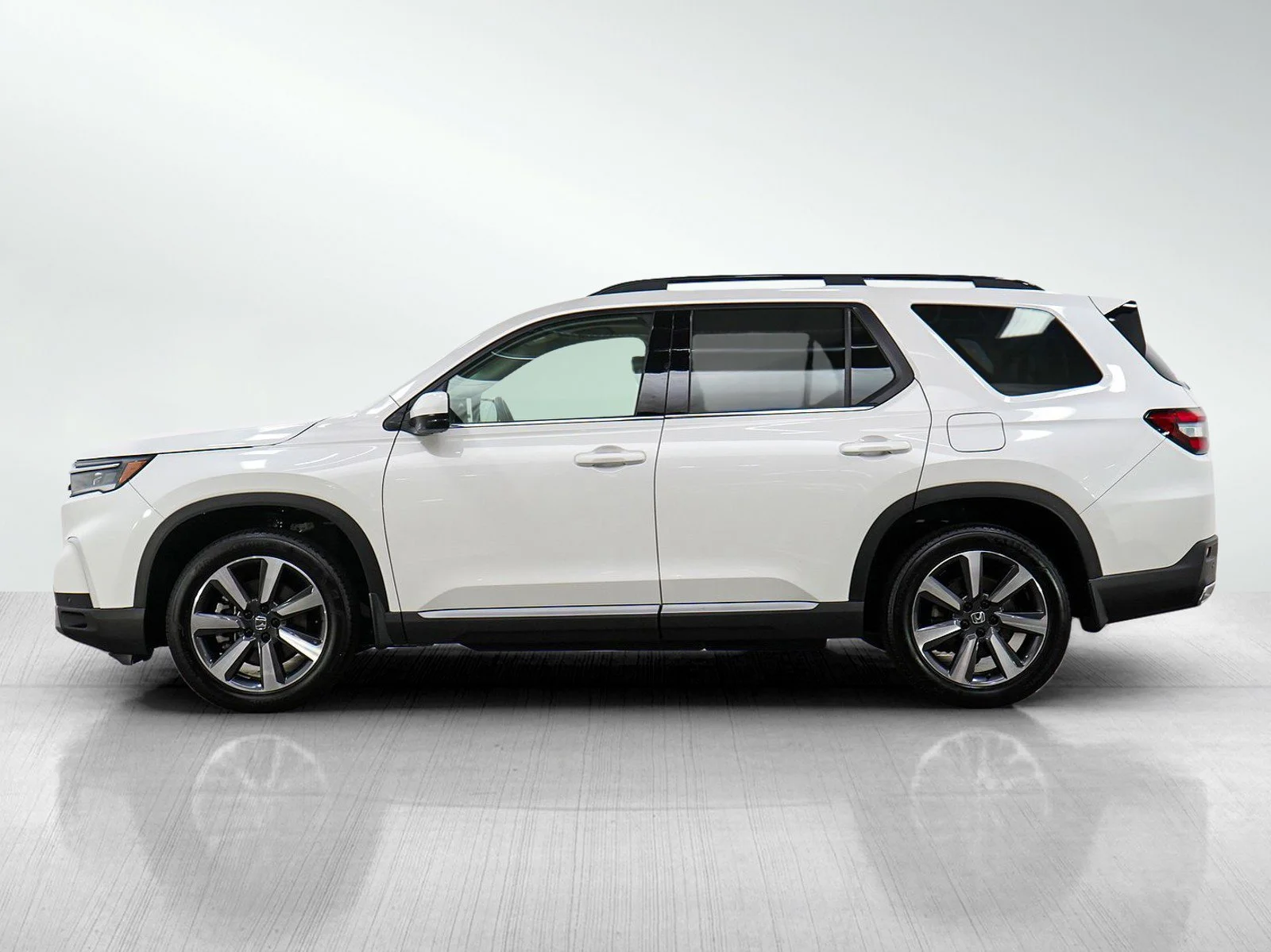 Used 2024 Honda Pilot Touring with VIN 5FNYG1H75RB005554 for sale in Burnsville, Minnesota