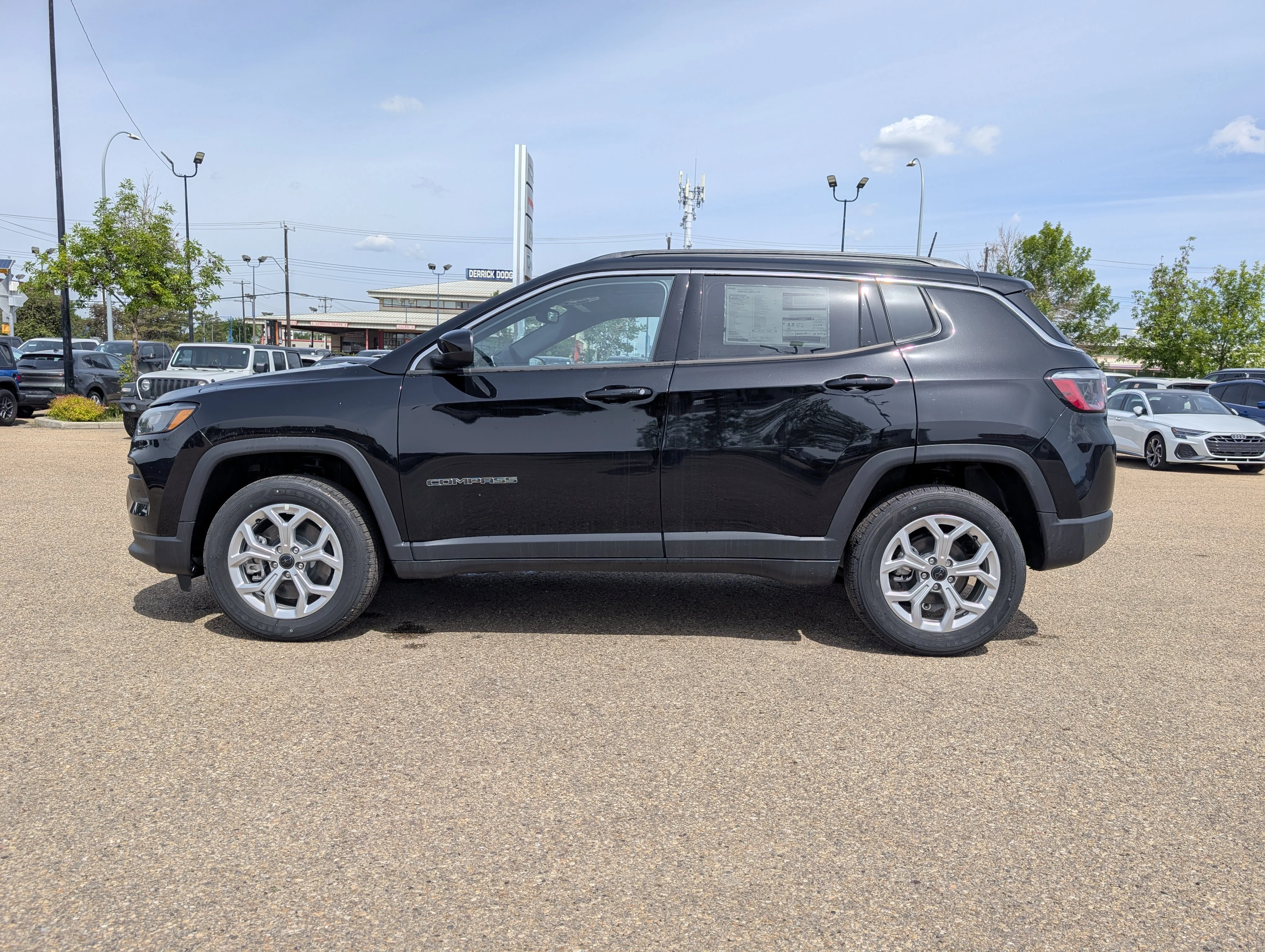 New 2026 Diamond Black Crystal Pearl Jeep North image 3