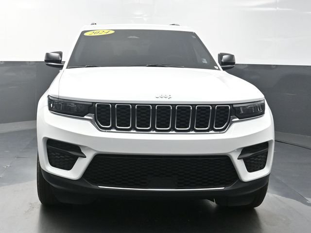 Used 2024 White Jeep Laredo X image 2