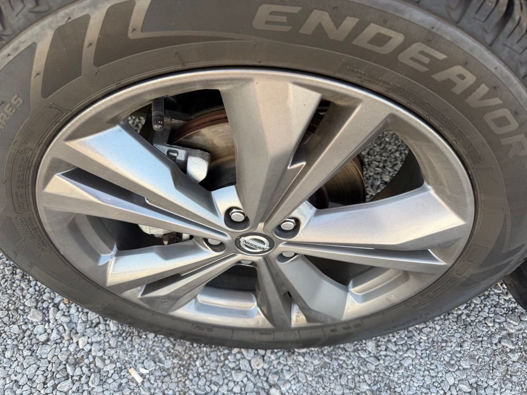 Used 2020 Gray Nissan Platinum image 8