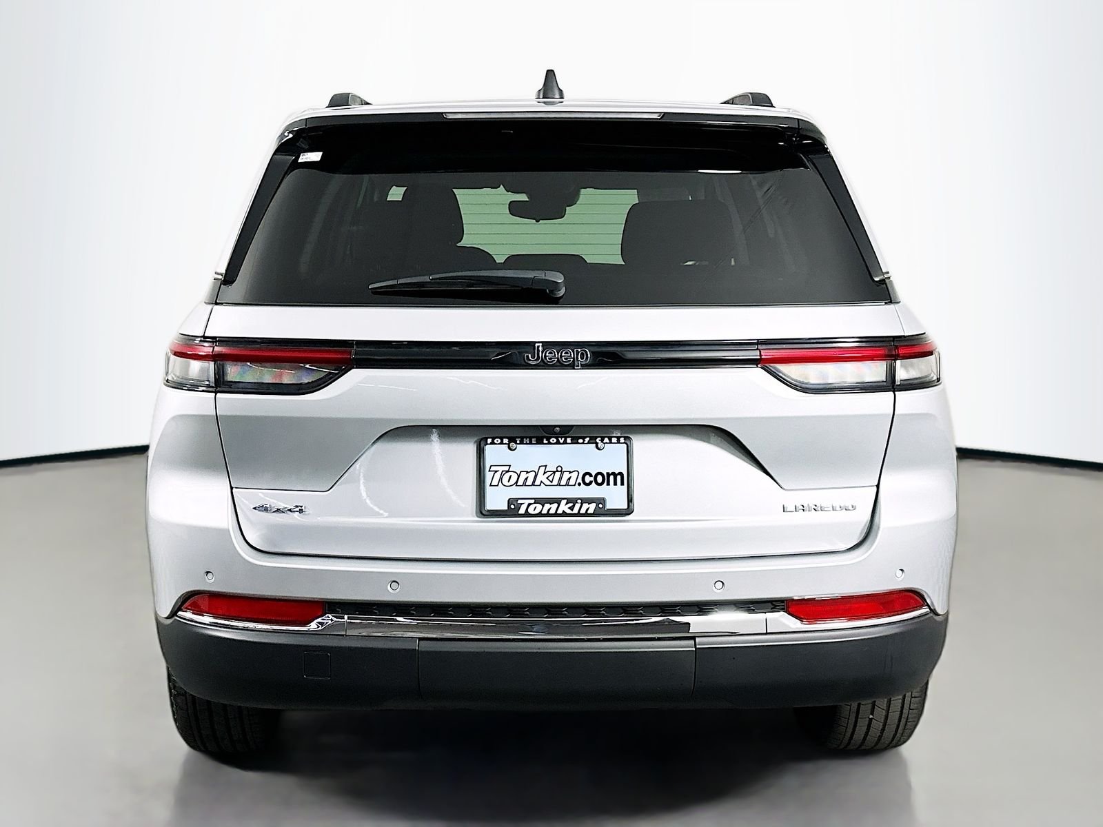 Used 2024 Silver Zynith Jeep Laredo X image 6