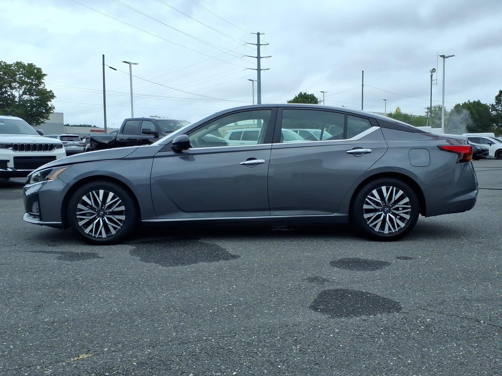 Used 2024 Gun Metallic Nissan 2.5 SV image 3