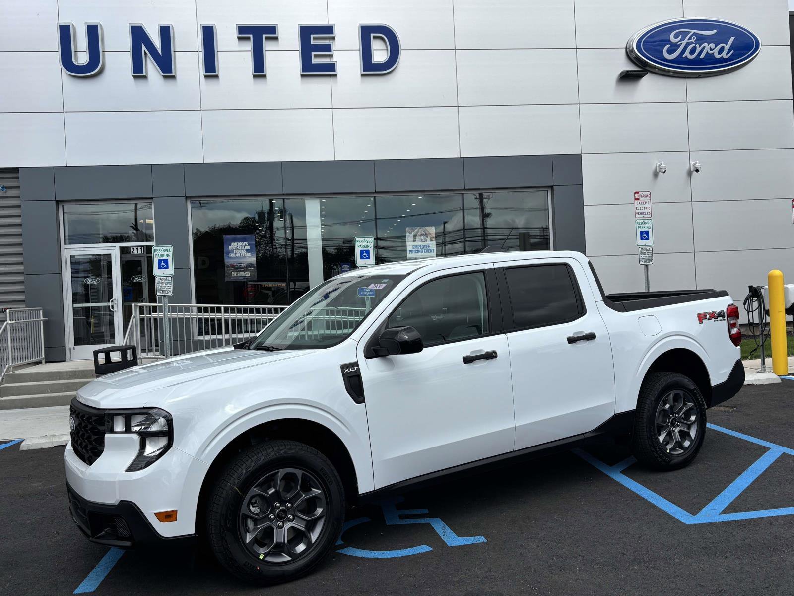 New 2026 Oxford White Ford XLT image 35
