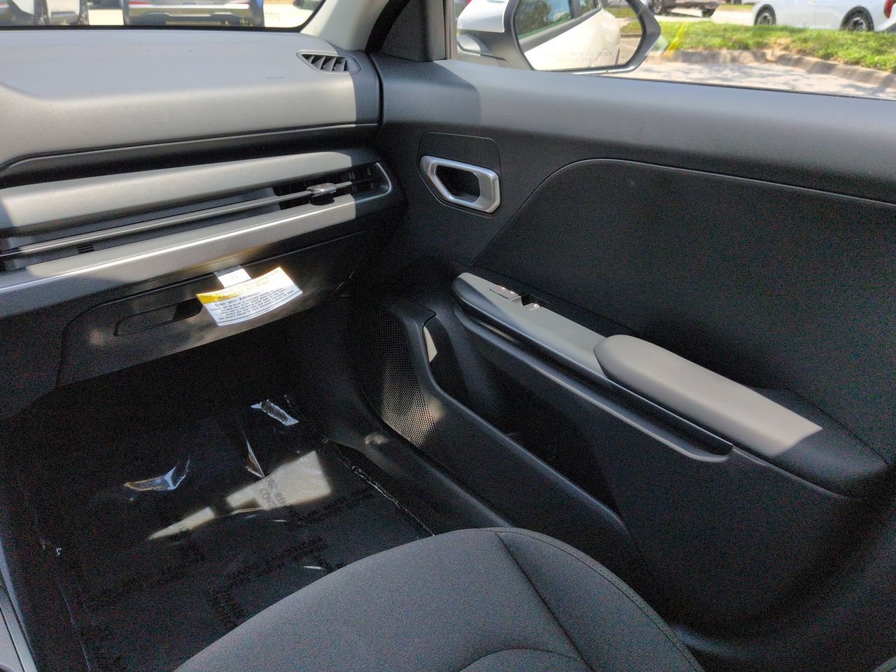 New 2026 Snow White Pearl Kia LX image 18