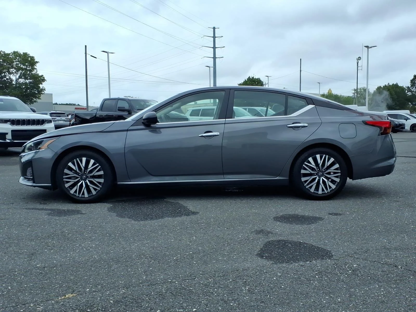 Used 2024 Gun Metallic Nissan 2.5 SV image 3