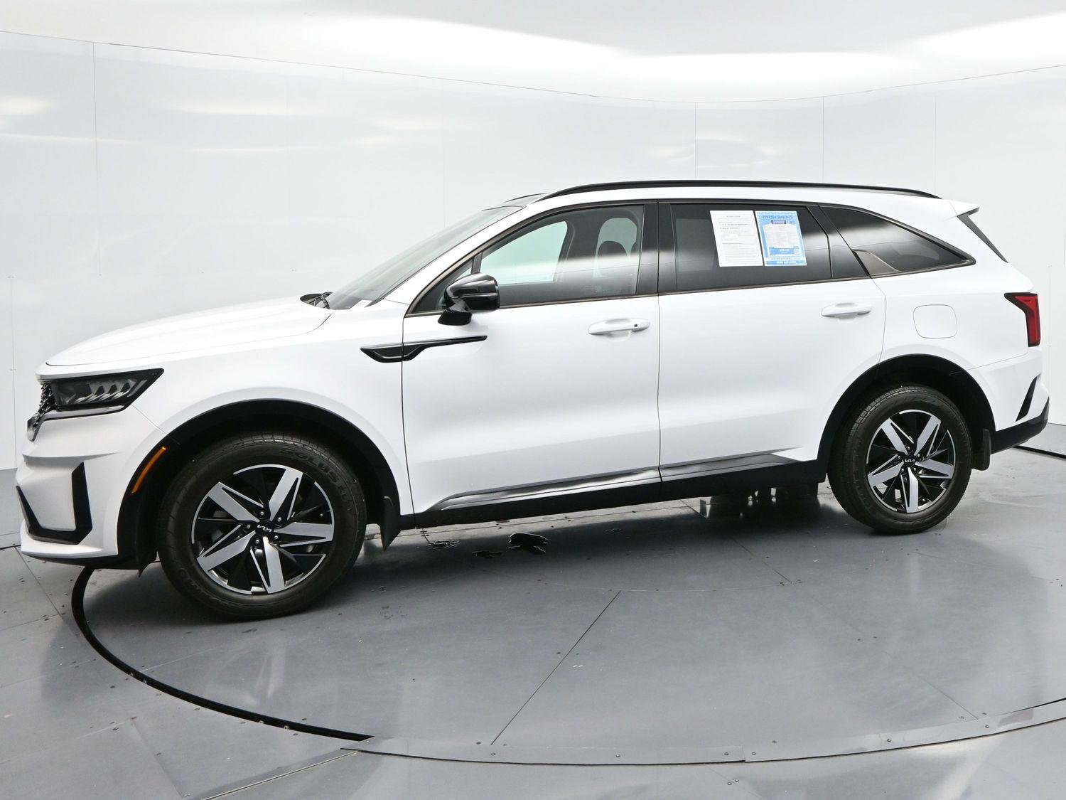 Used 2022 Glacial White Pearl Kia S image 4