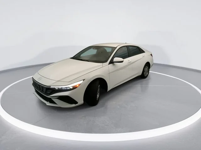 Used 2026 White Hyundai SE image 2