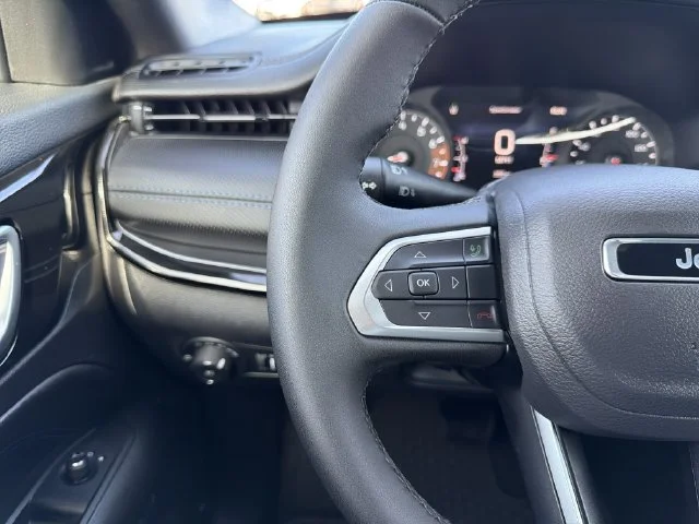 Used 2026 Red Jeep Latitude image 30
