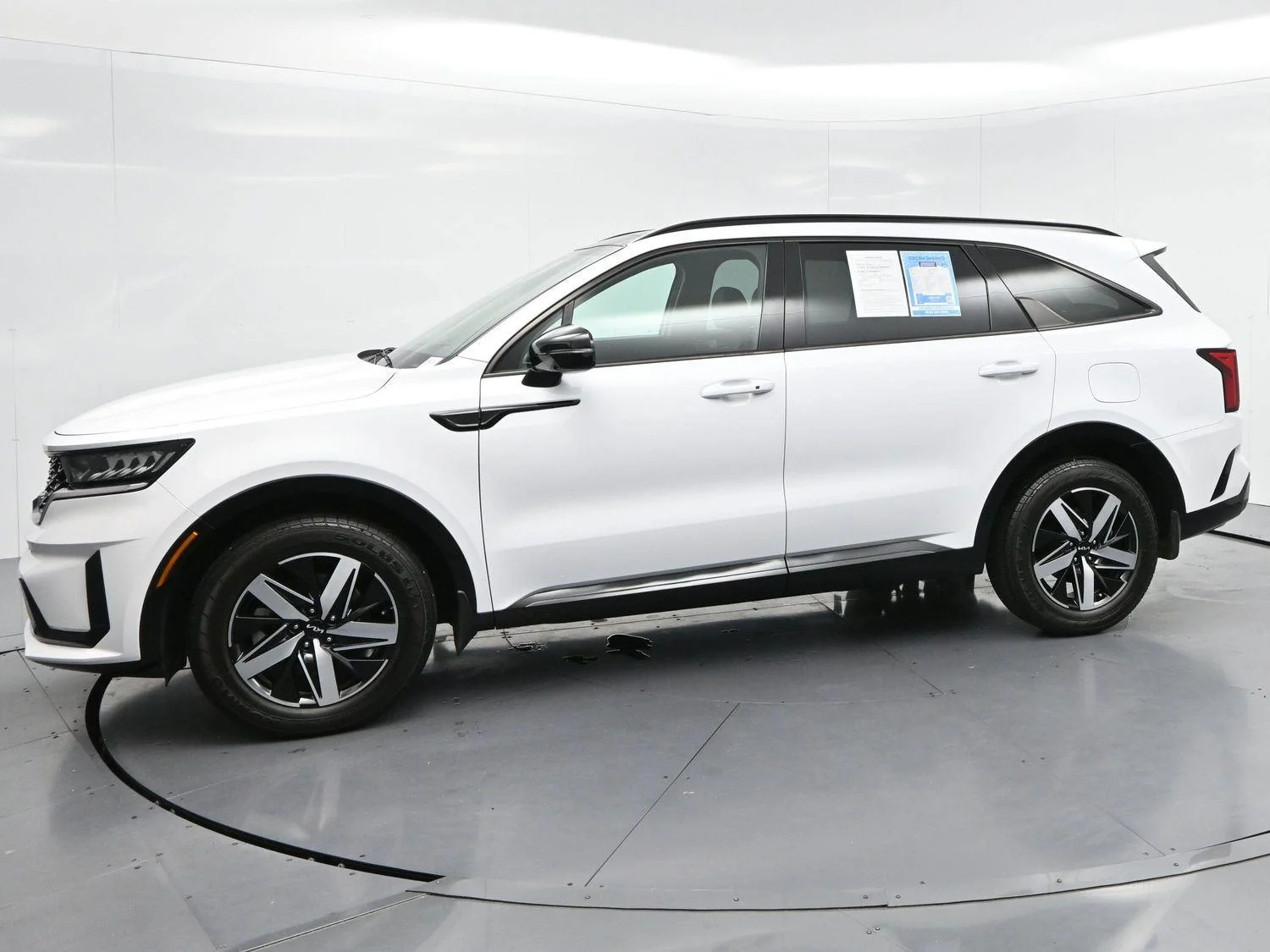 Used 2022 Glacial White Pearl Kia S image 4