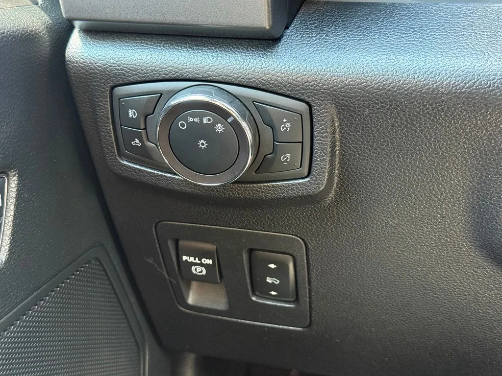 Used 2019 Black Ford XLT image 16