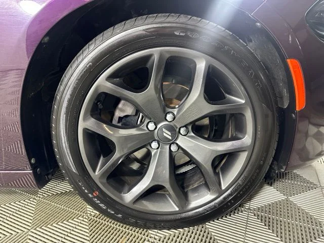 Used 2020  Dodge SXT image 6