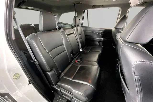Used 2020  Honda Touring image 24