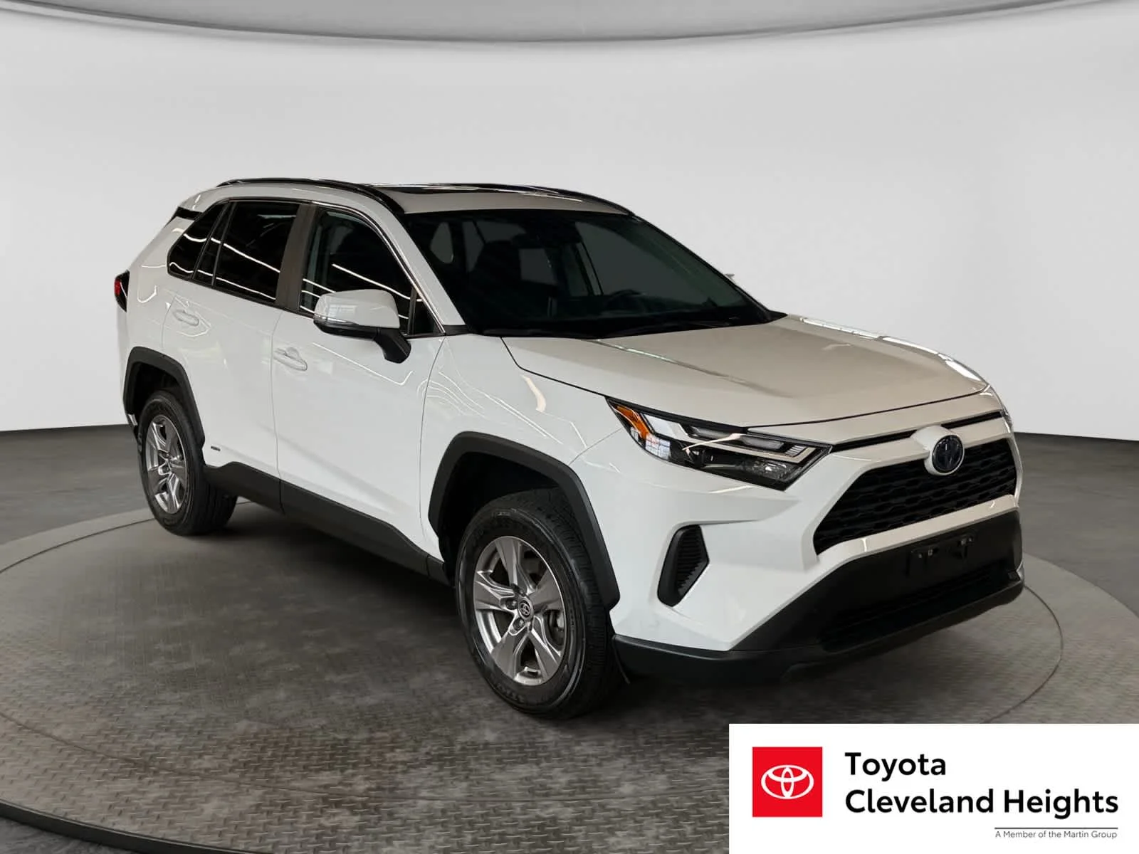 Used 2024 Ice Cap Toyota Hybrid XLE image 3