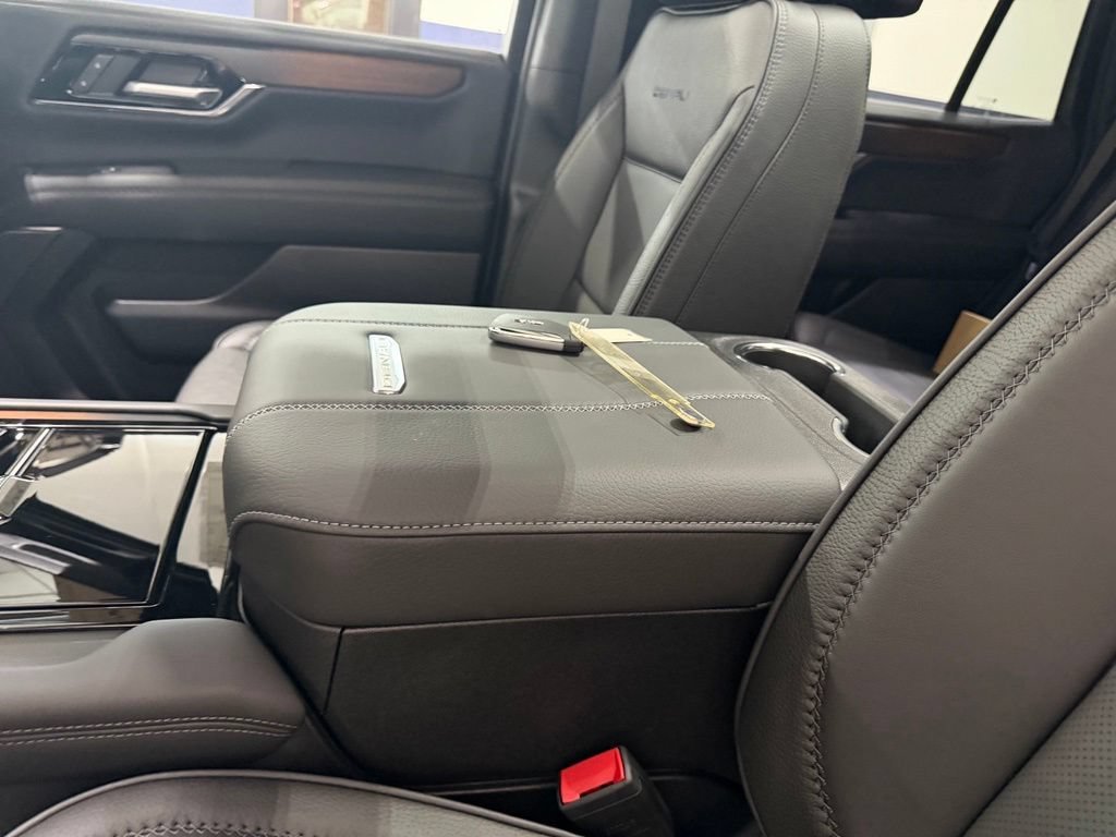 2026 GMC Yukon Denali - Photo 26