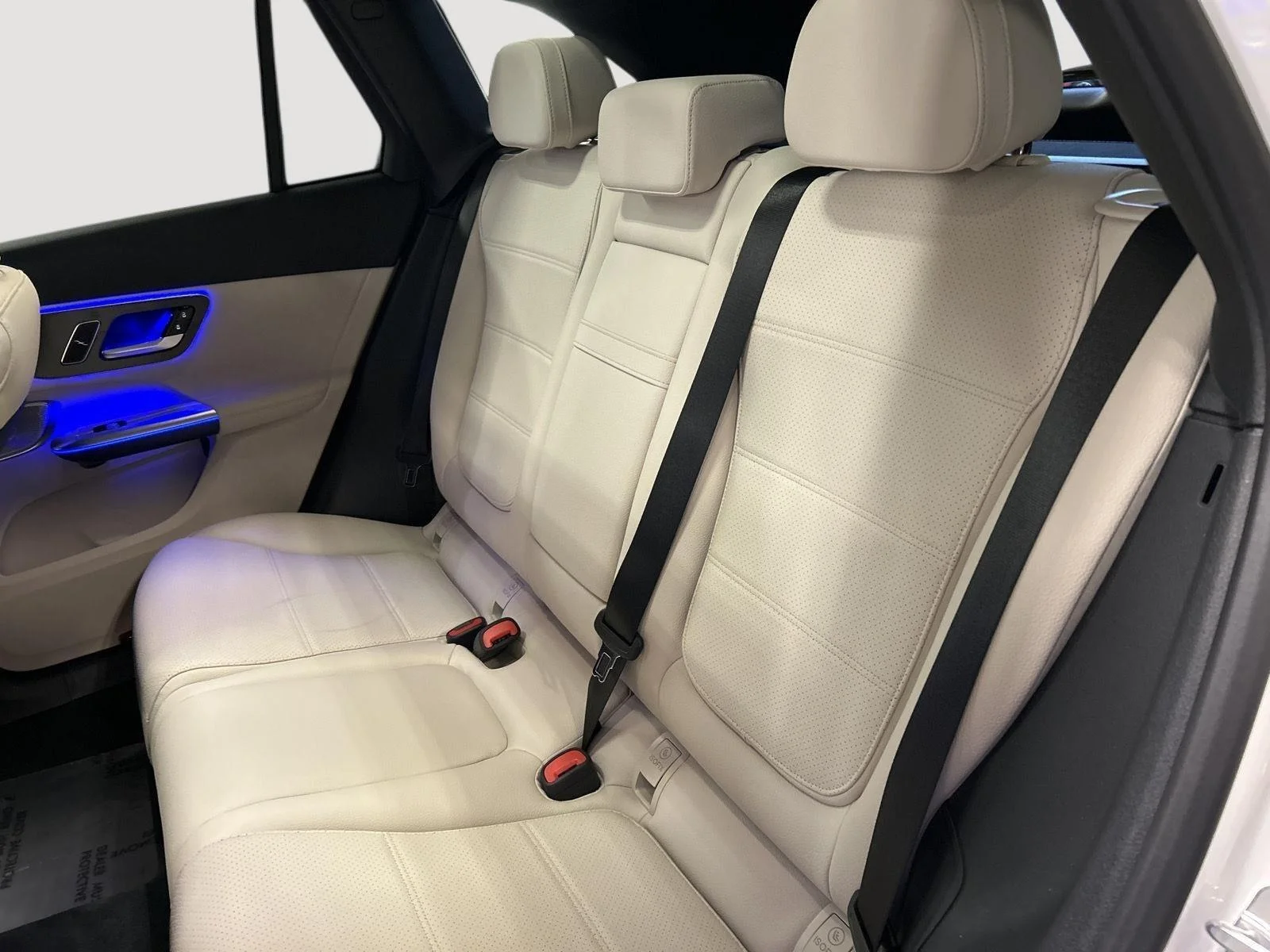 New 2026 Polar White Mercedes-Benz GLC 300 image 27