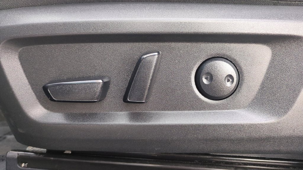 Used 2024 Black Nissan SL image 19