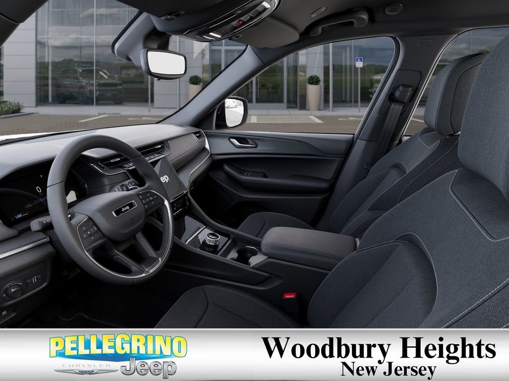 New 2026 Diamond Black Crystal Pearl-Coat Exterior Paint Jeep Laredo X image 22