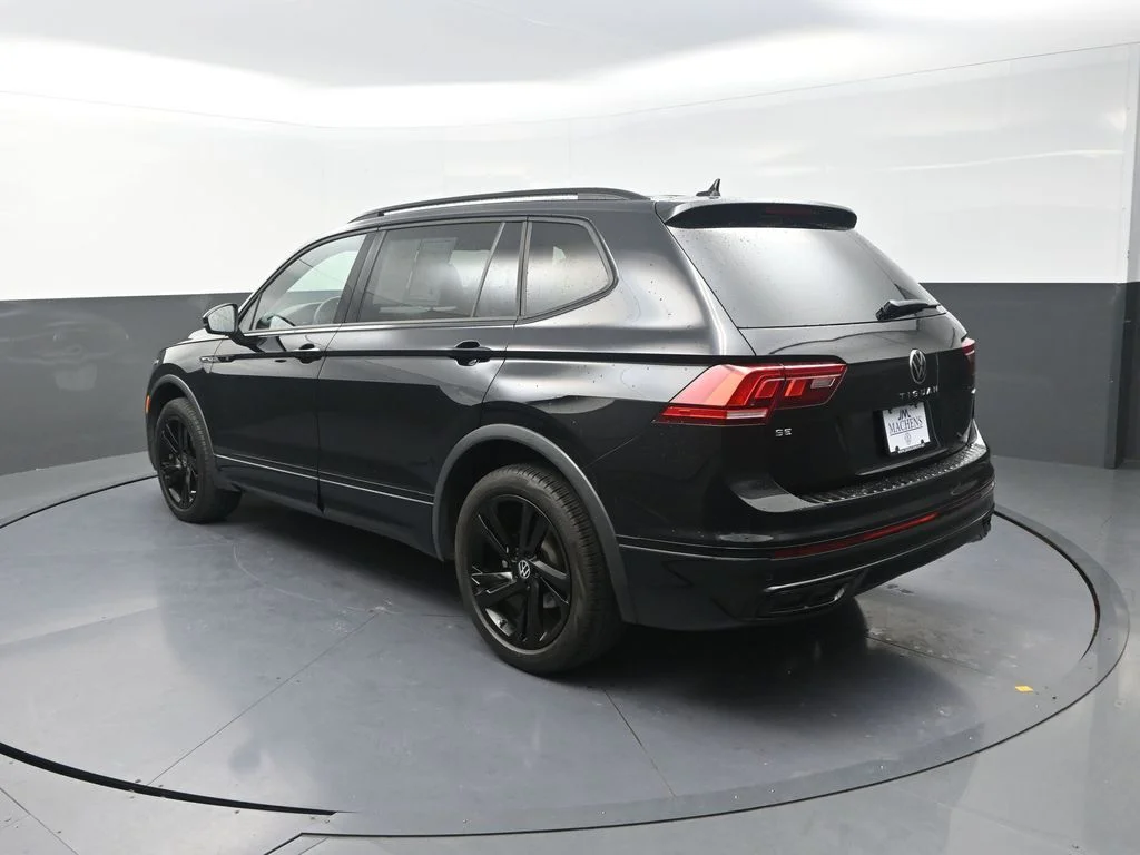 Used 2024 Black Volkswagen 2.0T SE R-Line Black image 8