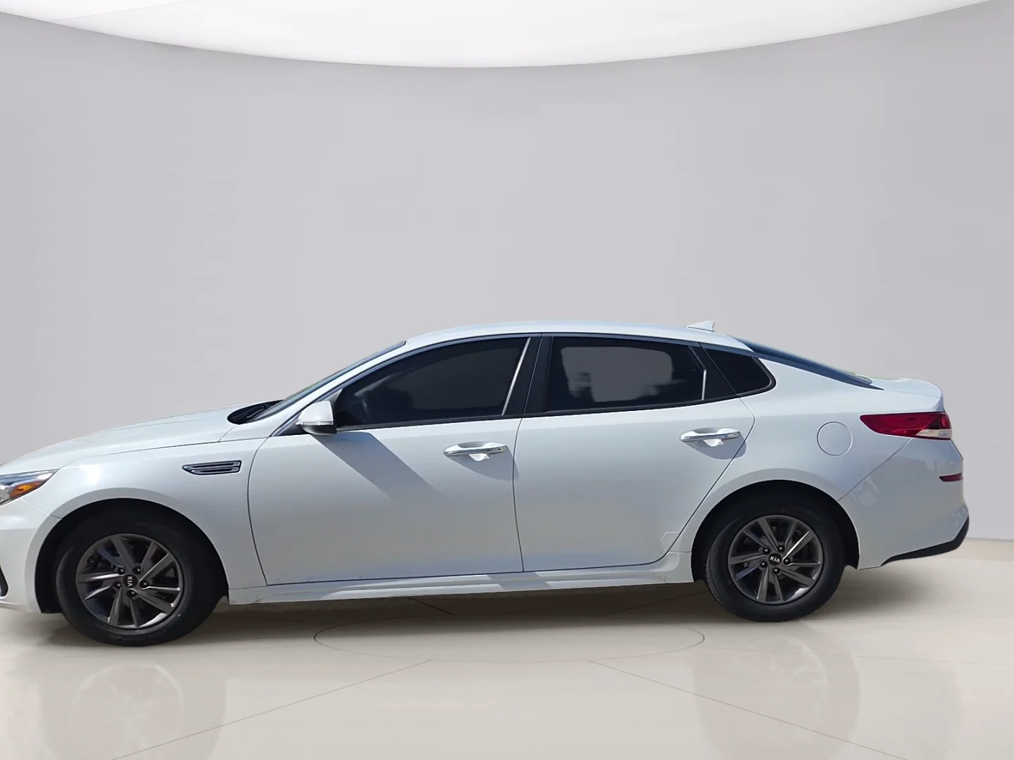 Used 2020 White Kia LX image 8