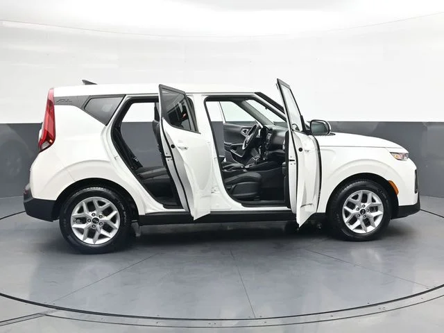 Used 2020 White Kia S image 40