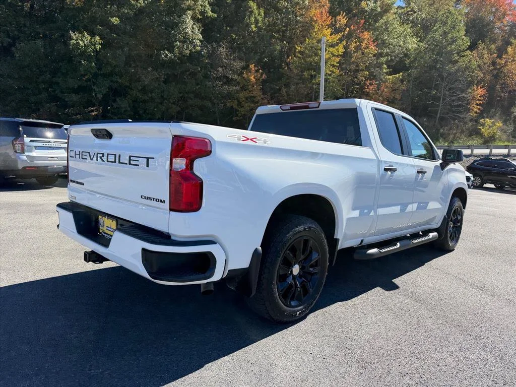 Used 2024 White Chevrolet Custom image 12