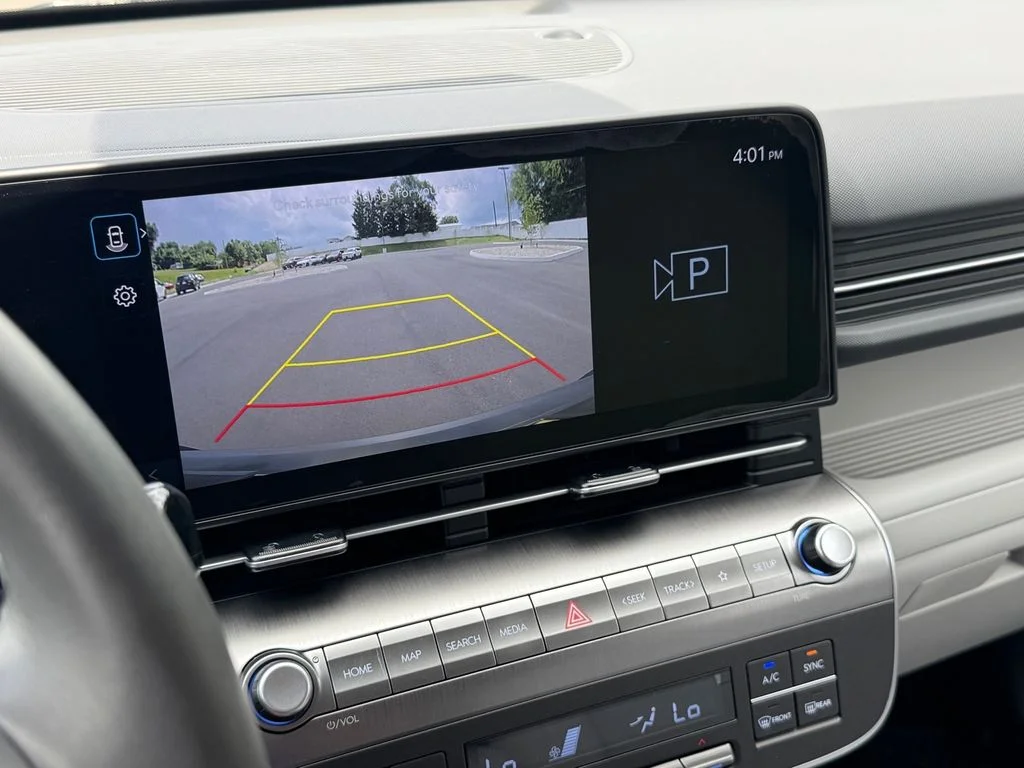Used 2025 Black Hyundai SEL Convenience image 31
